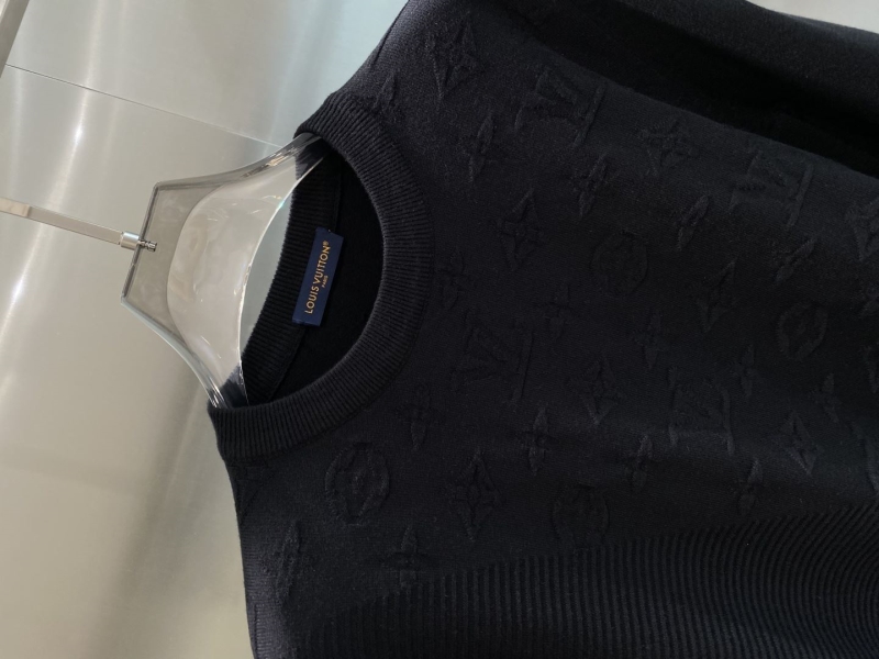 l0vis Vvtt0n sweater